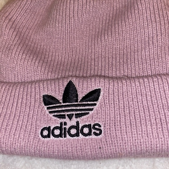 lavender adidas beanie hat - Picture 2 of 3